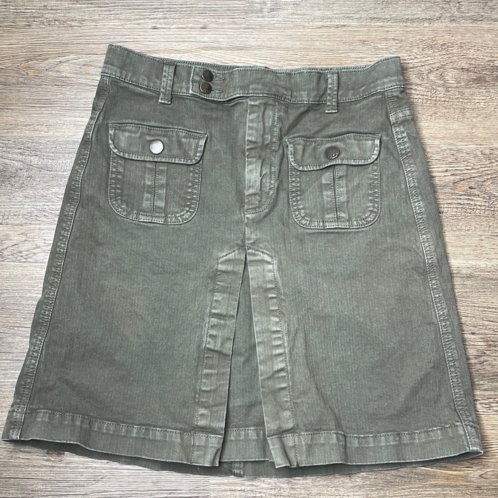 GAP Women’s Olive Green Skirt, size 4